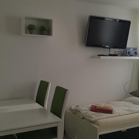 Sonniges Modernes Appartement Hoehenberg Кьолн Екстериор снимка