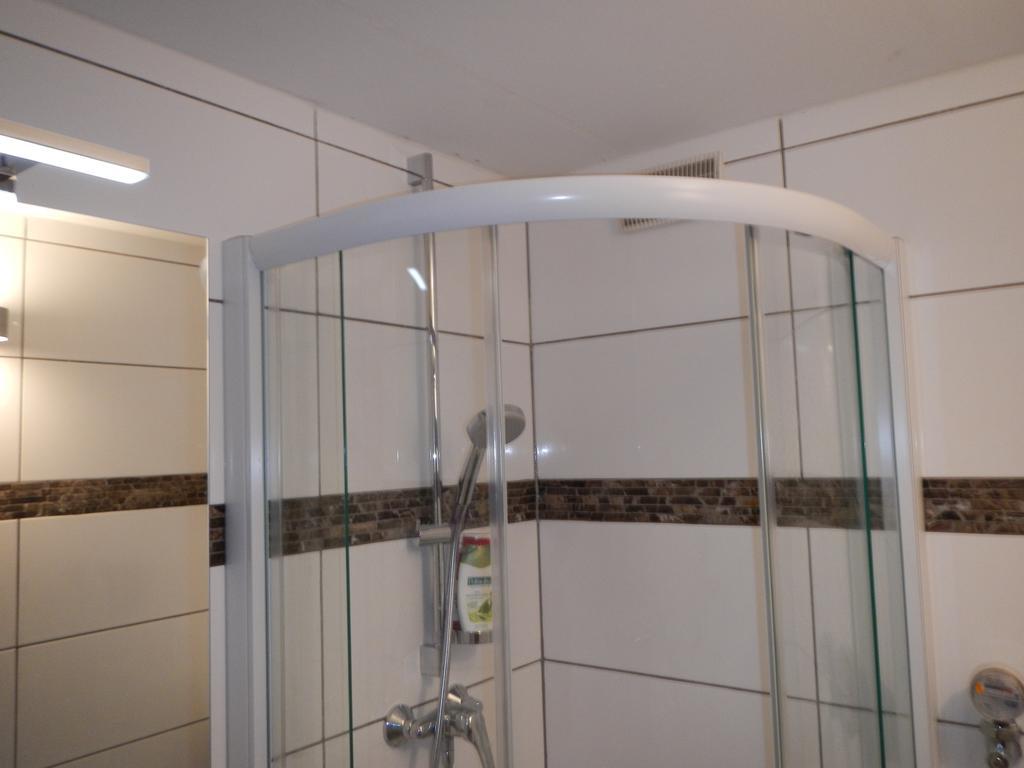 Sonniges Modernes Appartement Hoehenberg Кьолн Екстериор снимка