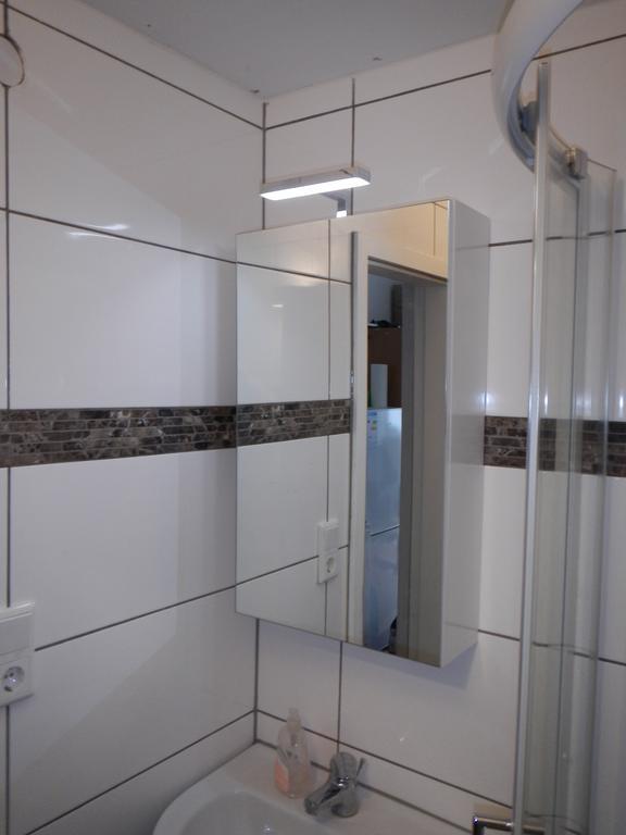 Sonniges Modernes Appartement Hoehenberg Кьолн Екстериор снимка