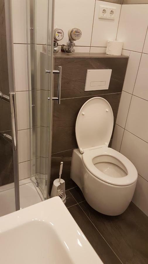 Sonniges Modernes Appartement Hoehenberg Кьолн Екстериор снимка