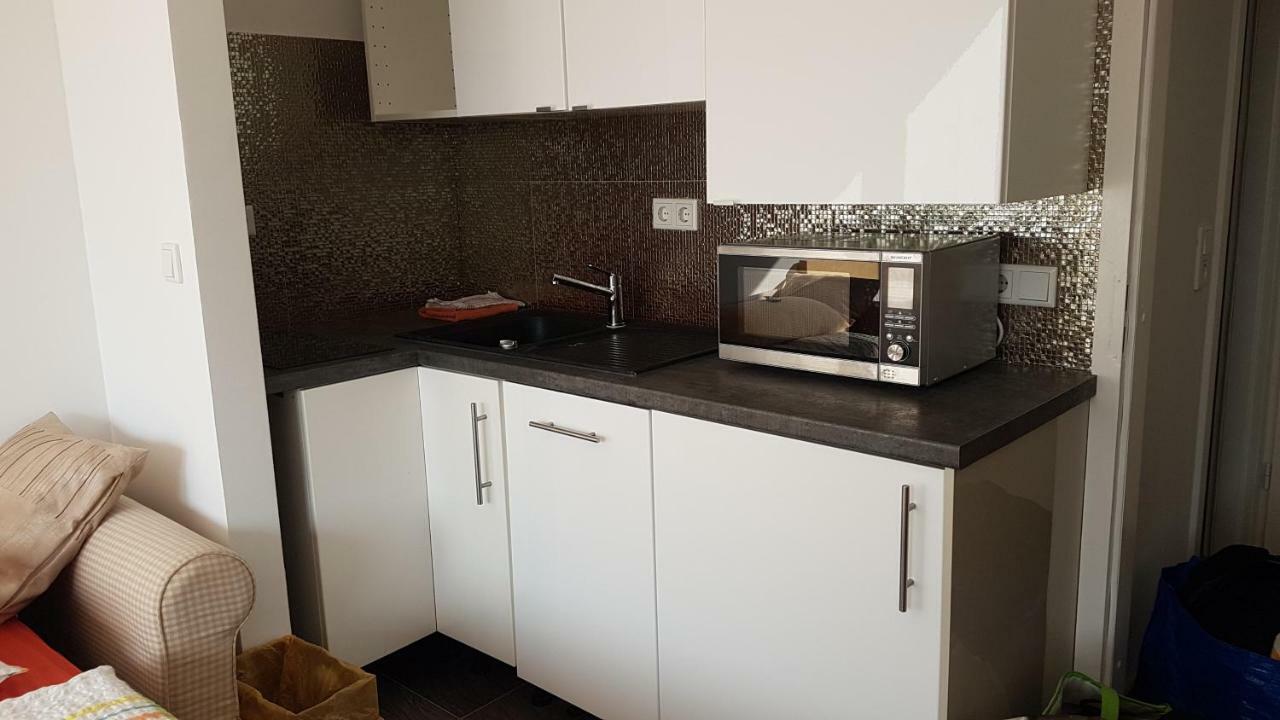 Sonniges Modernes Appartement Hoehenberg Кьолн Екстериор снимка