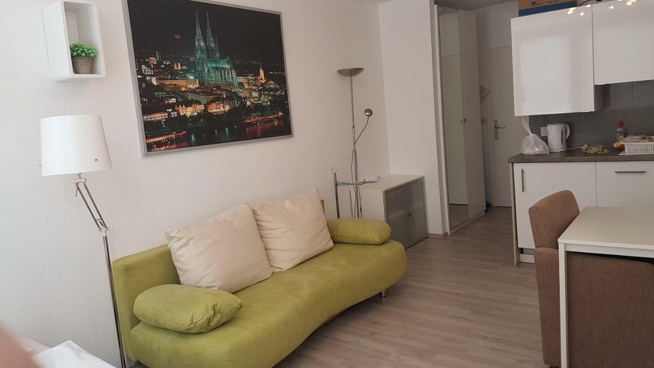 Sonniges Modernes Appartement Hoehenberg Кьолн Екстериор снимка