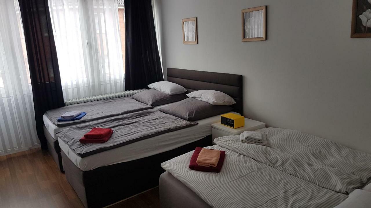 Sonniges Modernes Appartement Hoehenberg Кьолн Екстериор снимка