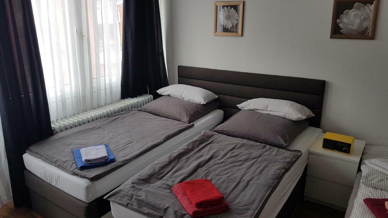 Sonniges Modernes Appartement Hoehenberg Кьолн Екстериор снимка