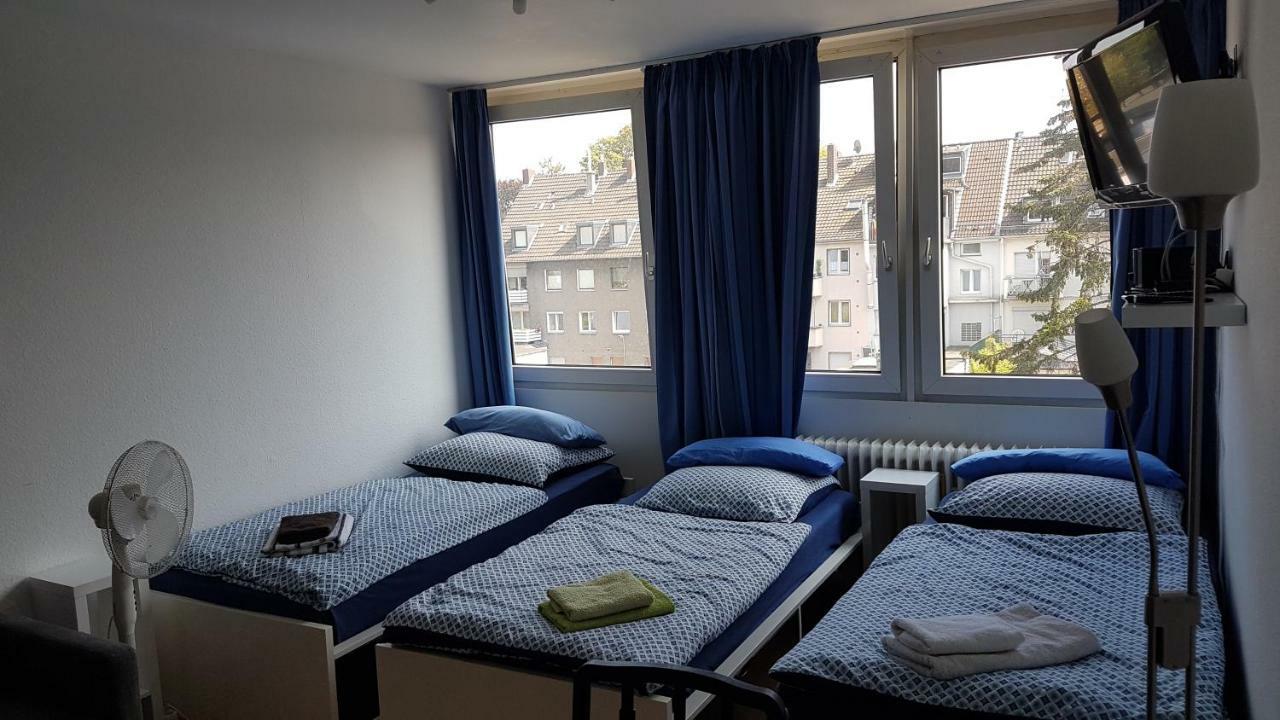 Sonniges Modernes Appartement Hoehenberg Кьолн Екстериор снимка