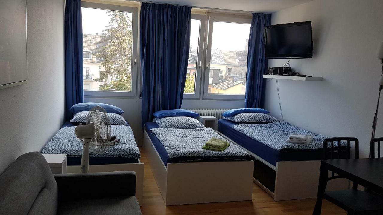Sonniges Modernes Appartement Hoehenberg Кьолн Екстериор снимка