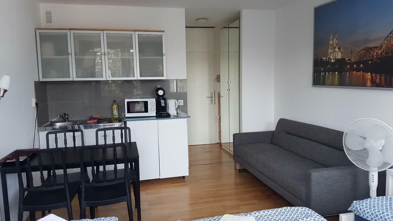 Sonniges Modernes Appartement Hoehenberg Кьолн Екстериор снимка