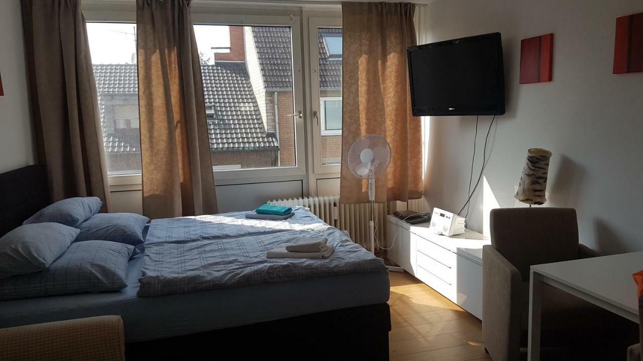 Sonniges Modernes Appartement Hoehenberg Кьолн Екстериор снимка