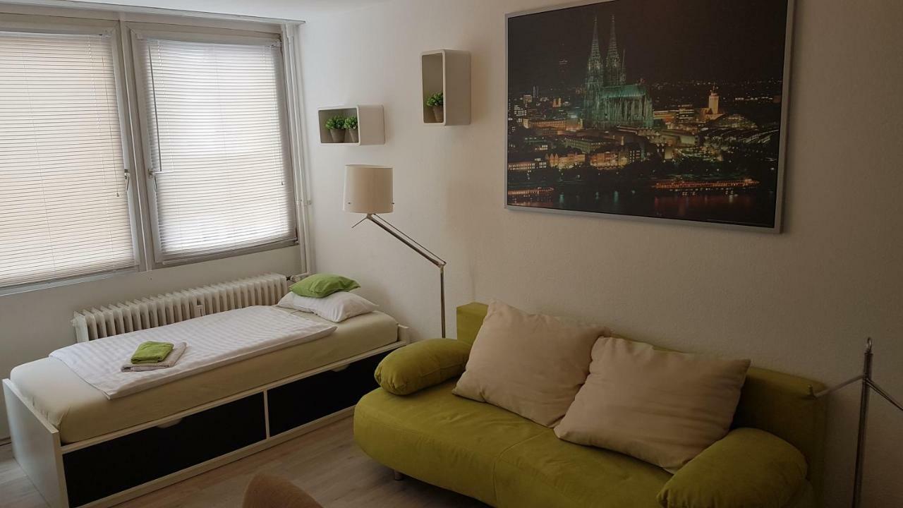 Sonniges Modernes Appartement Hoehenberg Кьолн Екстериор снимка