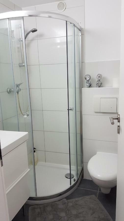 Sonniges Modernes Appartement Hoehenberg Кьолн Екстериор снимка