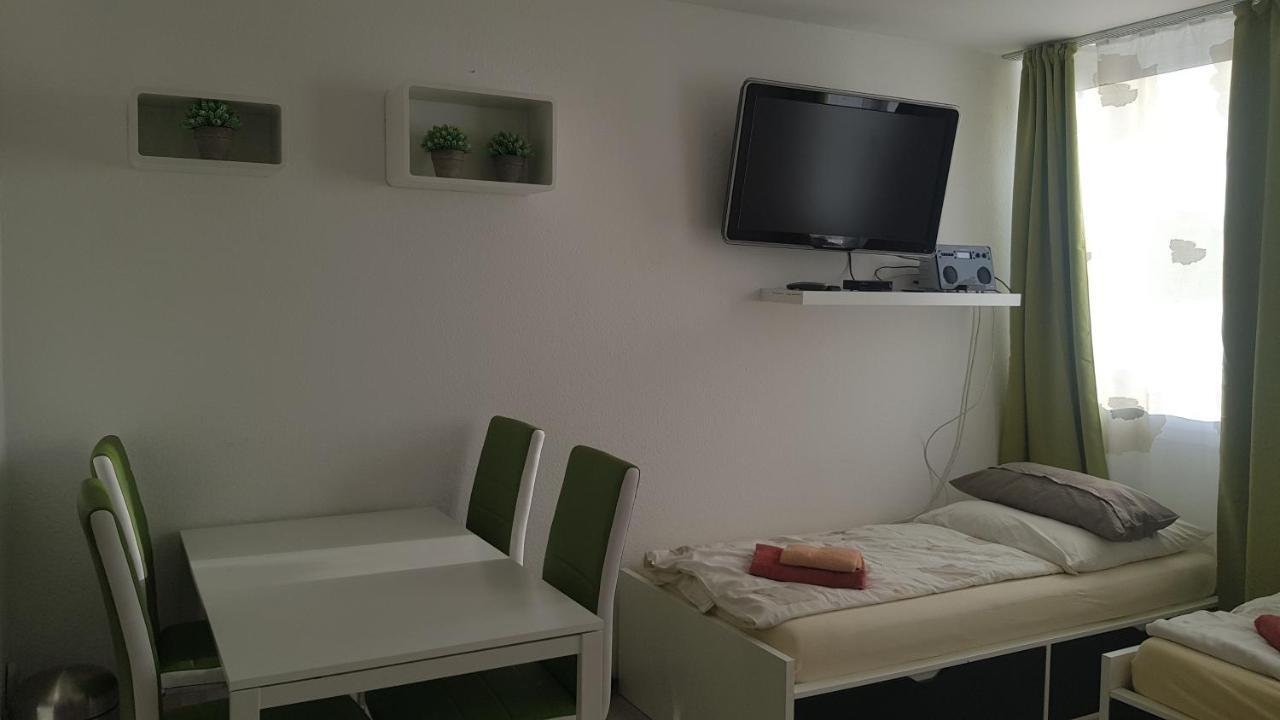 Sonniges Modernes Appartement Hoehenberg Кьолн Екстериор снимка