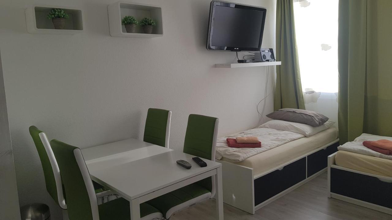 Sonniges Modernes Appartement Hoehenberg Кьолн Екстериор снимка