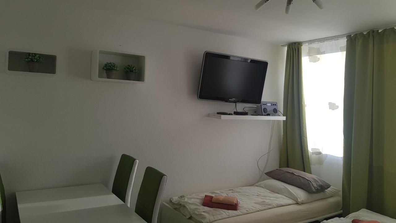 Sonniges Modernes Appartement Hoehenberg Кьолн Екстериор снимка