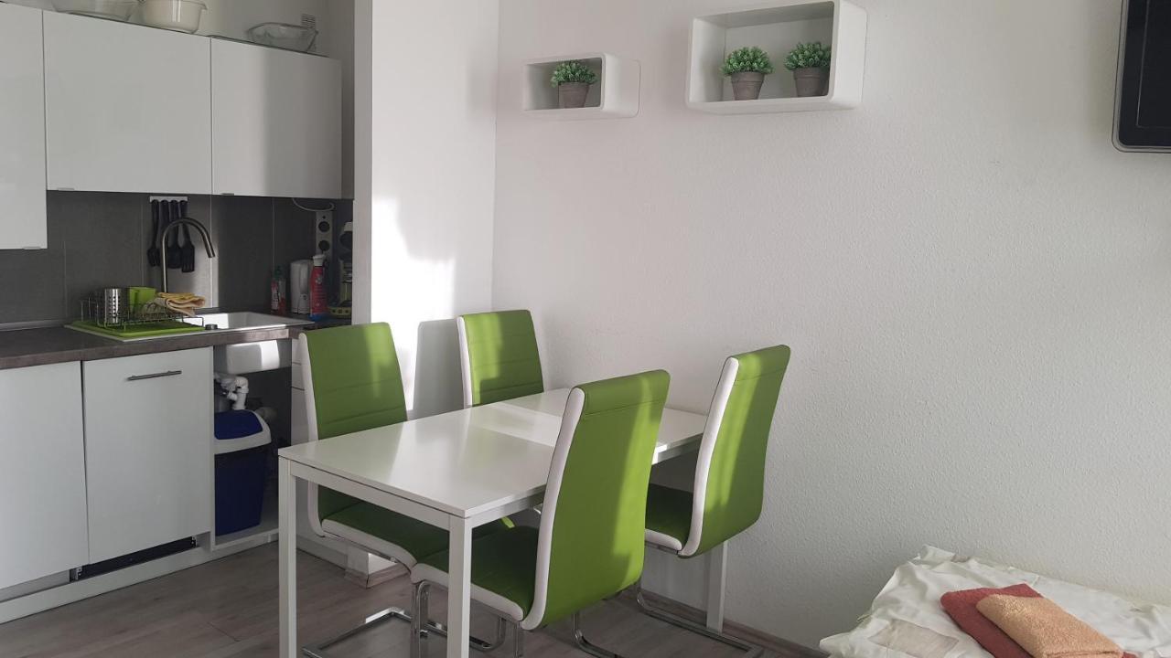 Sonniges Modernes Appartement Hoehenberg Кьолн Екстериор снимка
